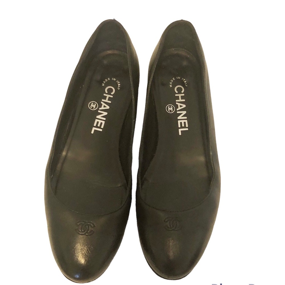 Authentic Chanel black flats size 35.5 or 5 1/2 to 6